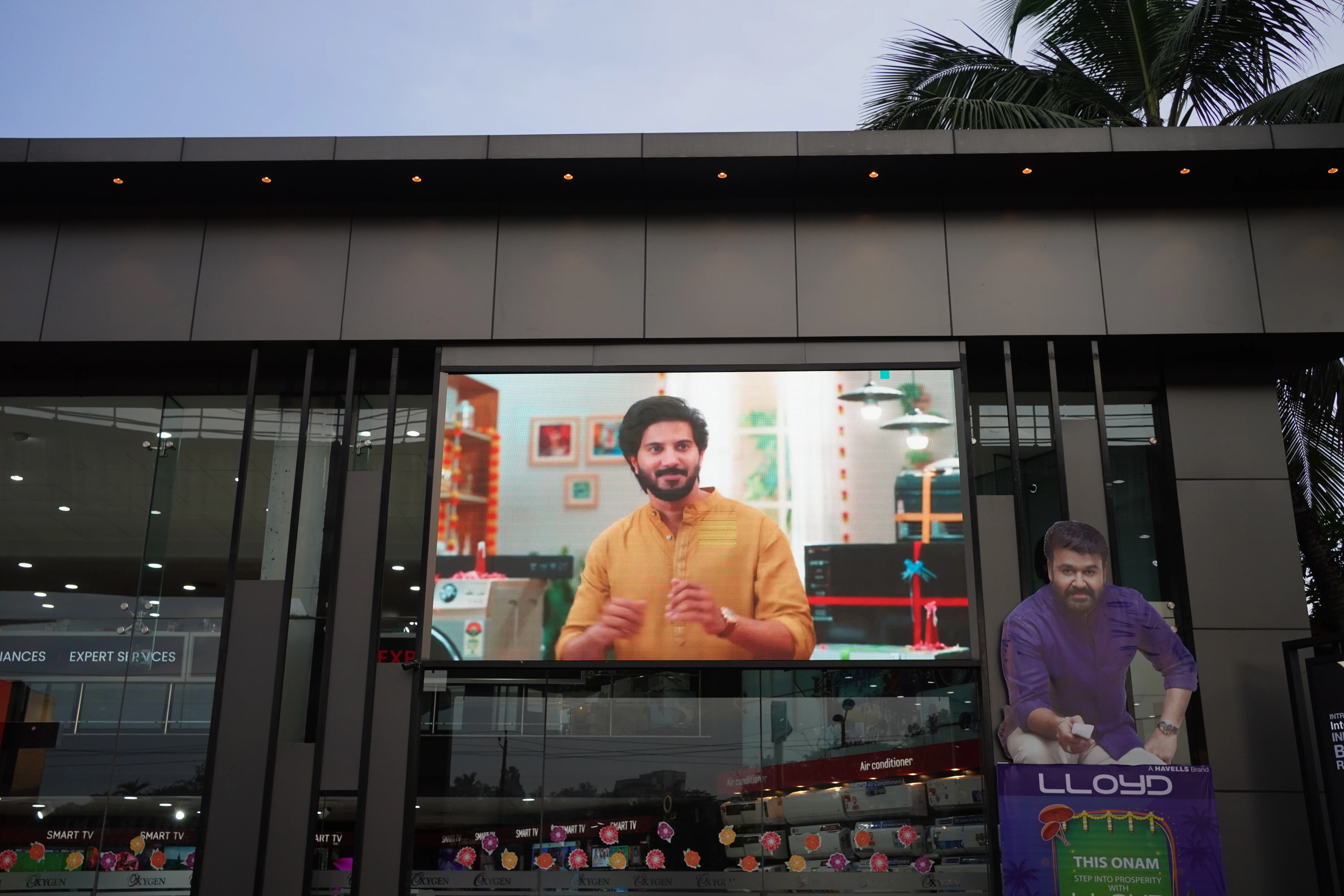 The-Ultimate-FAQ-Guide-to-Indoor-LED-Advertising-Screens